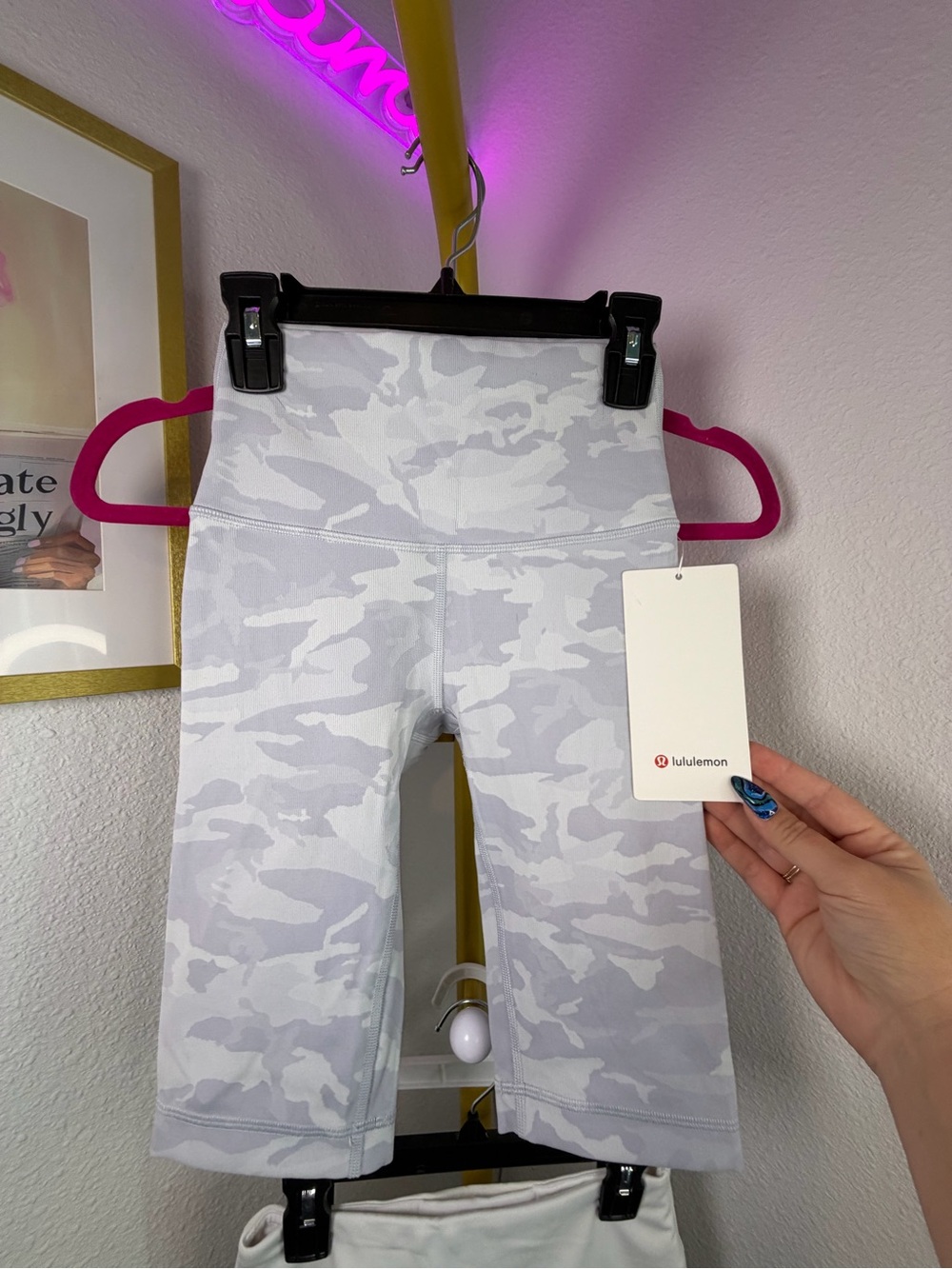 Lululemon Athletica Wunder Under High Rise White Camo Short 10” Size 2 NWT